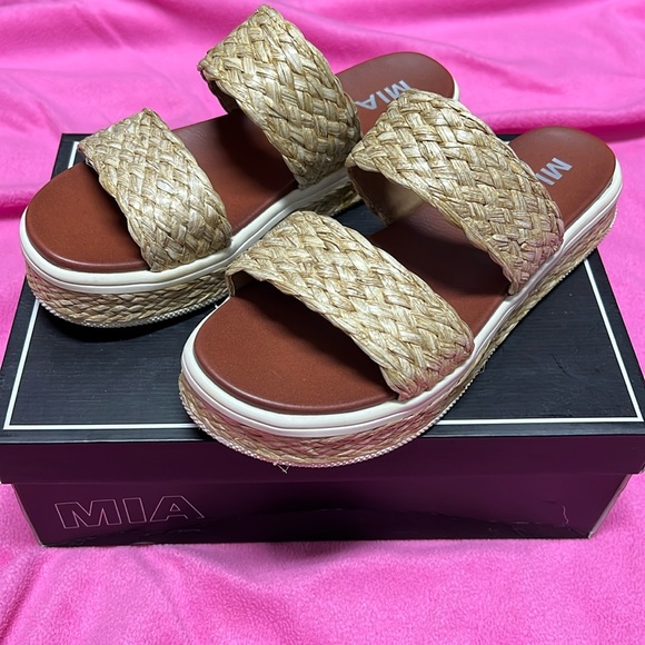 MIA Shoes - MIA beach sandals slides size 9 worn once for photo shoot!